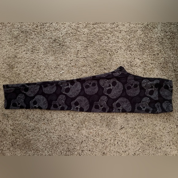 CP Designs Skull Leggings - Picture 3 of 4